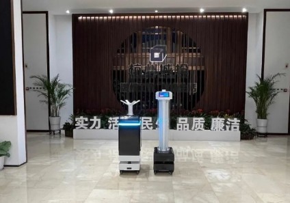 El guardia de eliminación de avatar, el robot de desinfección IT-Robotics Spray y el robot de desinfección UV de la mano aparecieron en la ciudad de Hangzhou