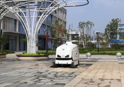 Le robot de nettoyage extérieur IT-Robotics, une « technologie sans pilote », permet l'assainissement des parcs