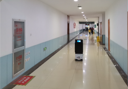 Il robot IT-Robotics per la pulizia e la disinfezione è apparso nell'ospedale popolare di Shaoxing per aiutare la prevenzione delle epidemie scientifiche e tecnologiche